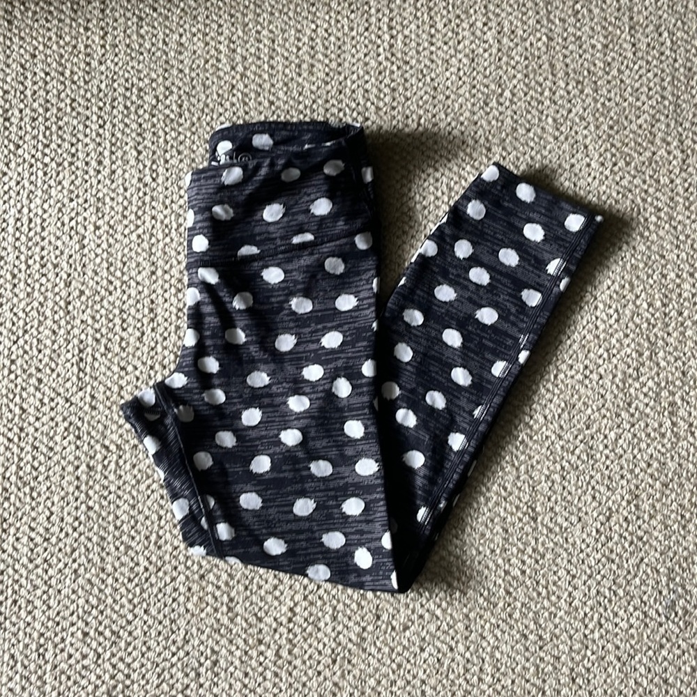 Polka dot outdoor voices cropped leggings.
